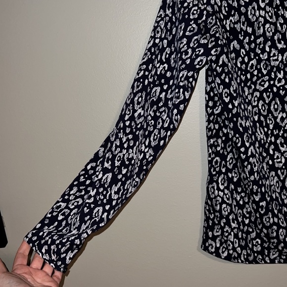 🎉 Host Pick 🎉 Banana Republic hidden button down shirt blue - Picture 5 of 9